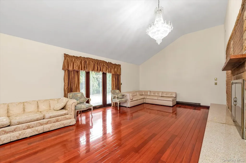 84 Horton Place Syosset NY 11791