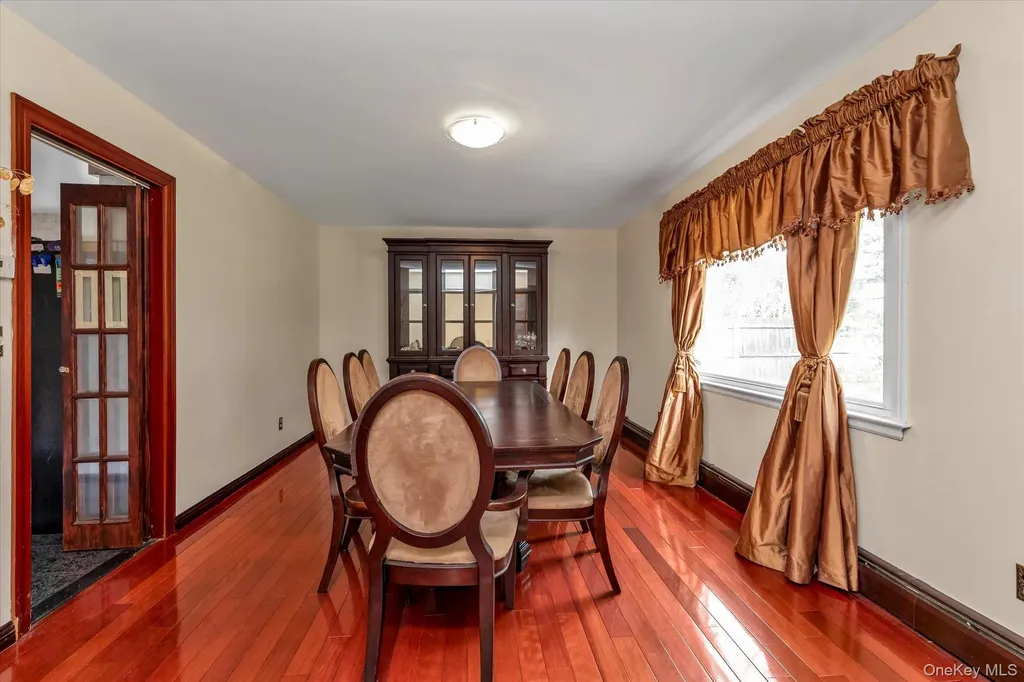 84 Horton Place Syosset NY 11791