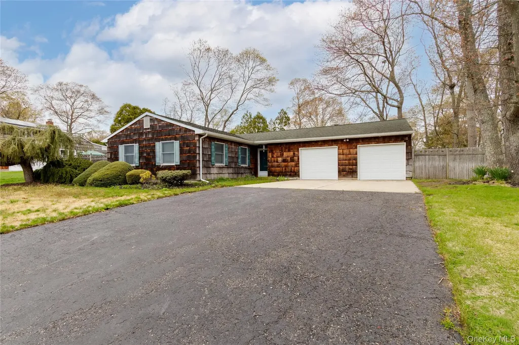 3 Chimney Court Brookhaven NY 11719