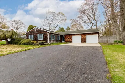 3 Chimney Court Brookhaven NY 11719
