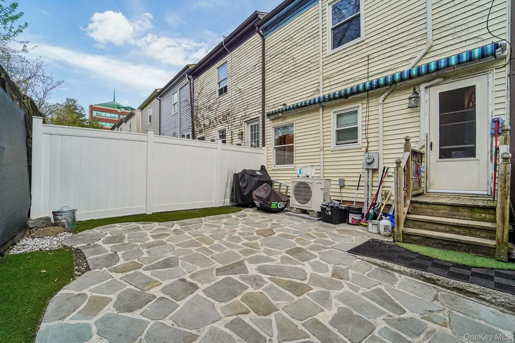 16 Washington Place Newburgh NY 12550