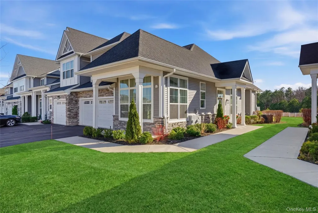 214 Belmont Circle Yaphank NY 11980