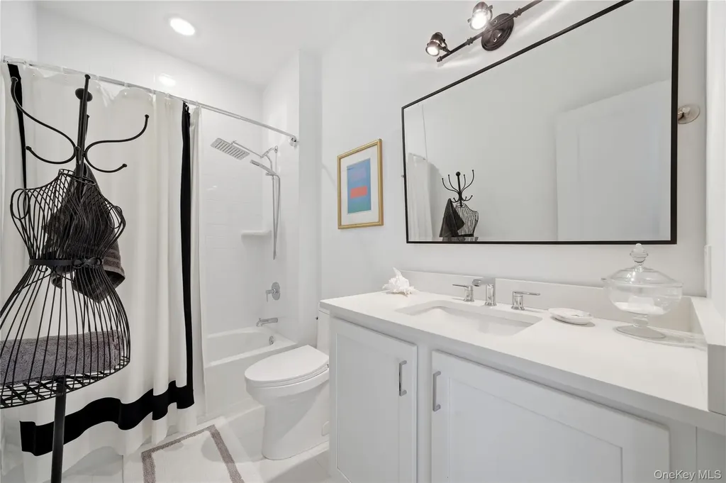 214 Belmont Circle Yaphank NY 11980