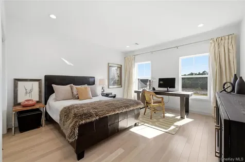 214 Belmont Circle Yaphank NY 11980
