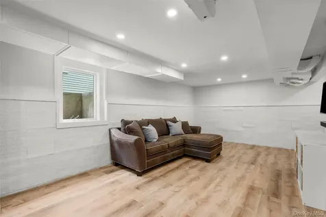 42 Iselin Terrace Larchmont NY 10538