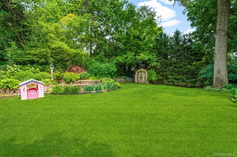 42 Iselin Terrace Larchmont NY 10538