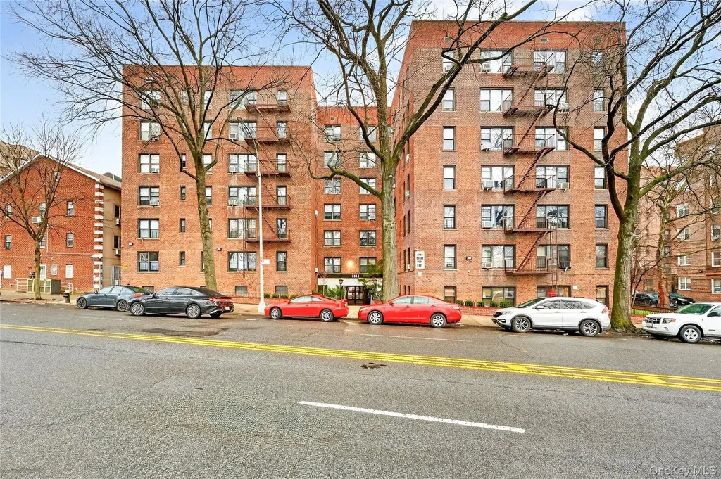 2244 Bronx Park E Bronx NY 10467