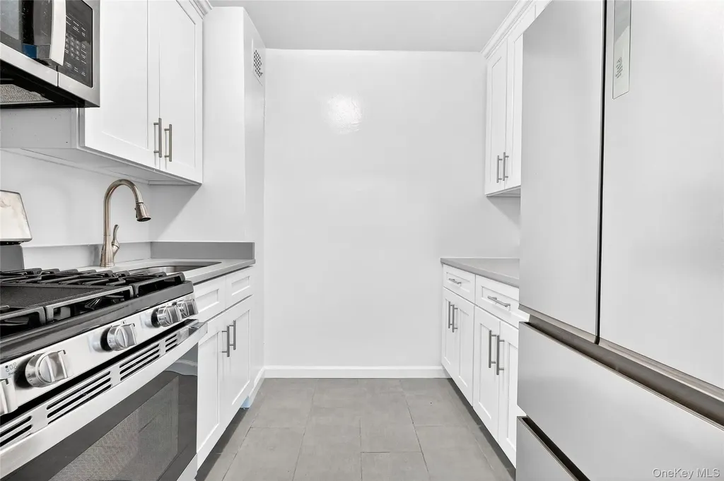 2244 Bronx Park E Bronx NY 10467