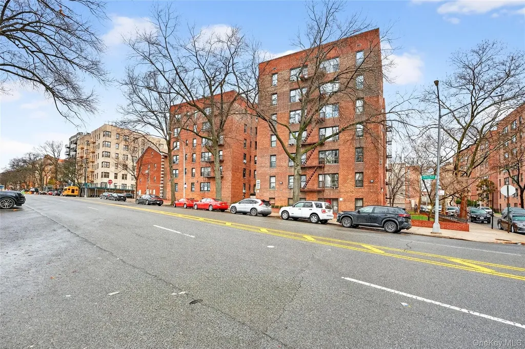 2244 Bronx Park E Bronx NY 10467