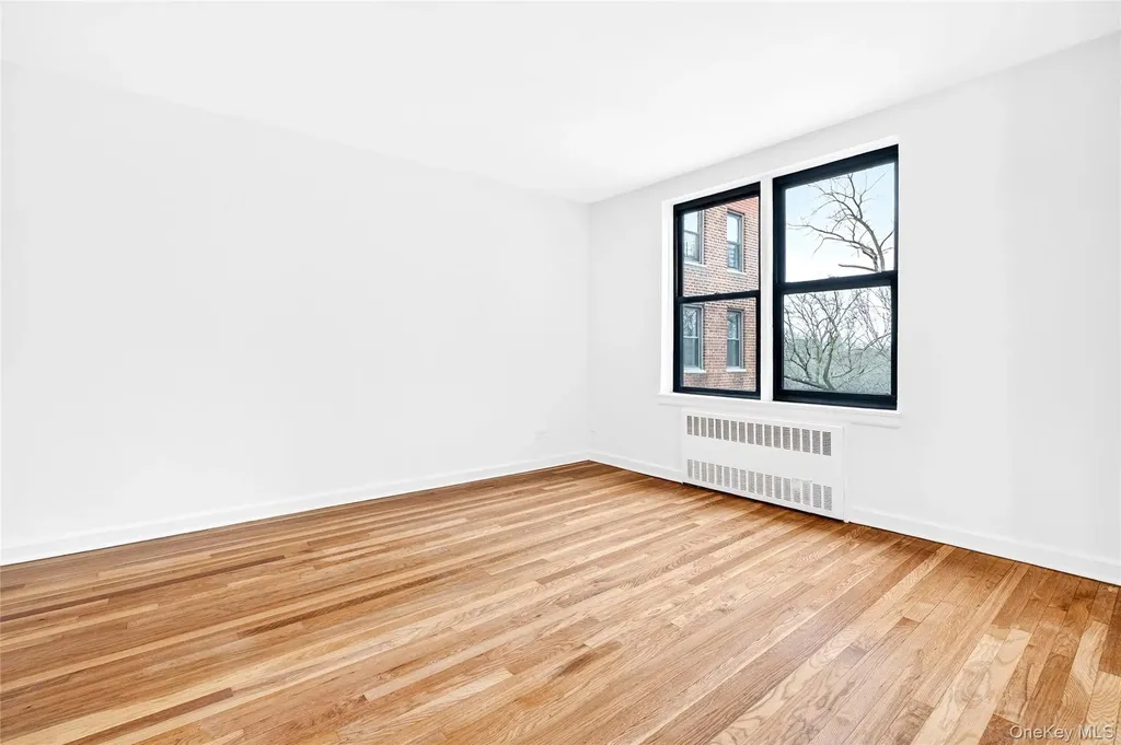 2244 Bronx Park E Bronx NY 10467