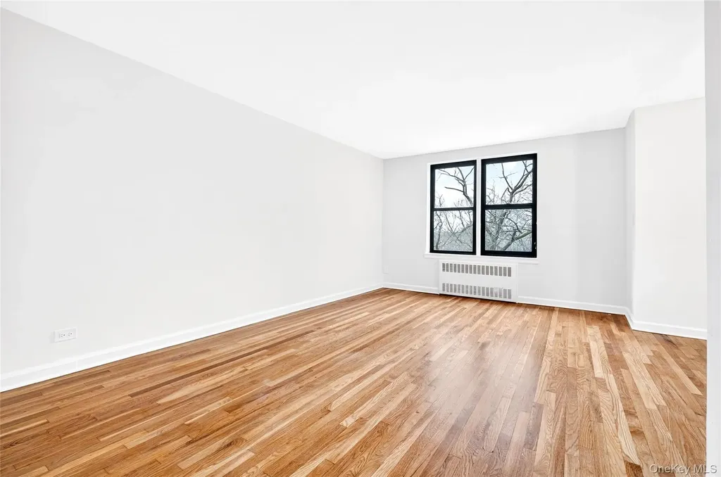 2244 Bronx Park E Bronx NY 10467