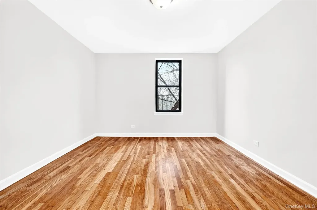 2244 Bronx Park E Bronx NY 10467