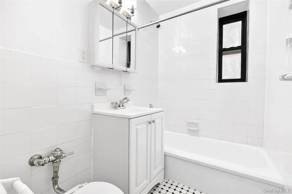 2244 Bronx Park E Bronx NY 10467