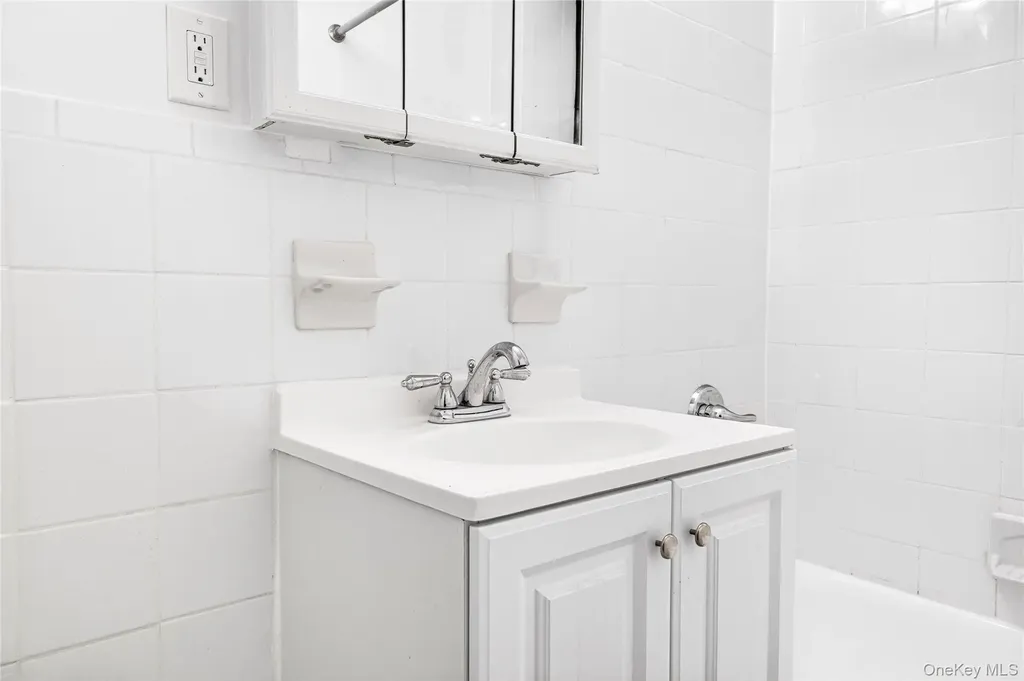 2244 Bronx Park E Bronx NY 10467