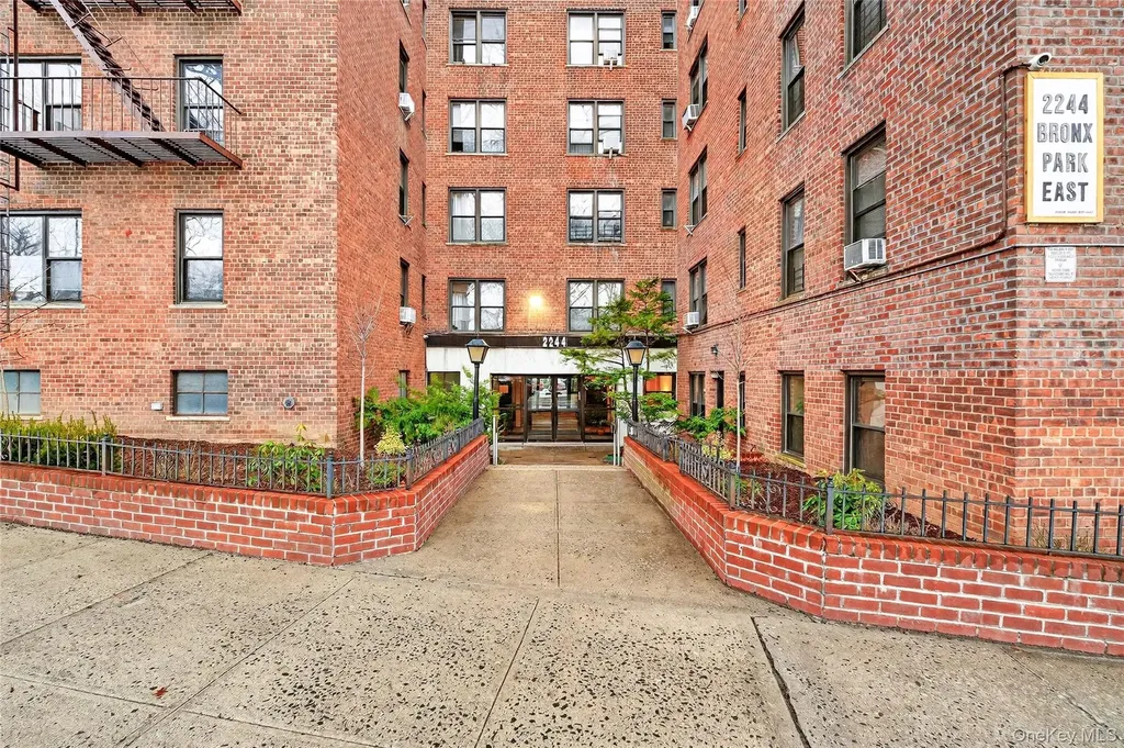 2244 Bronx Park E Bronx NY 10467