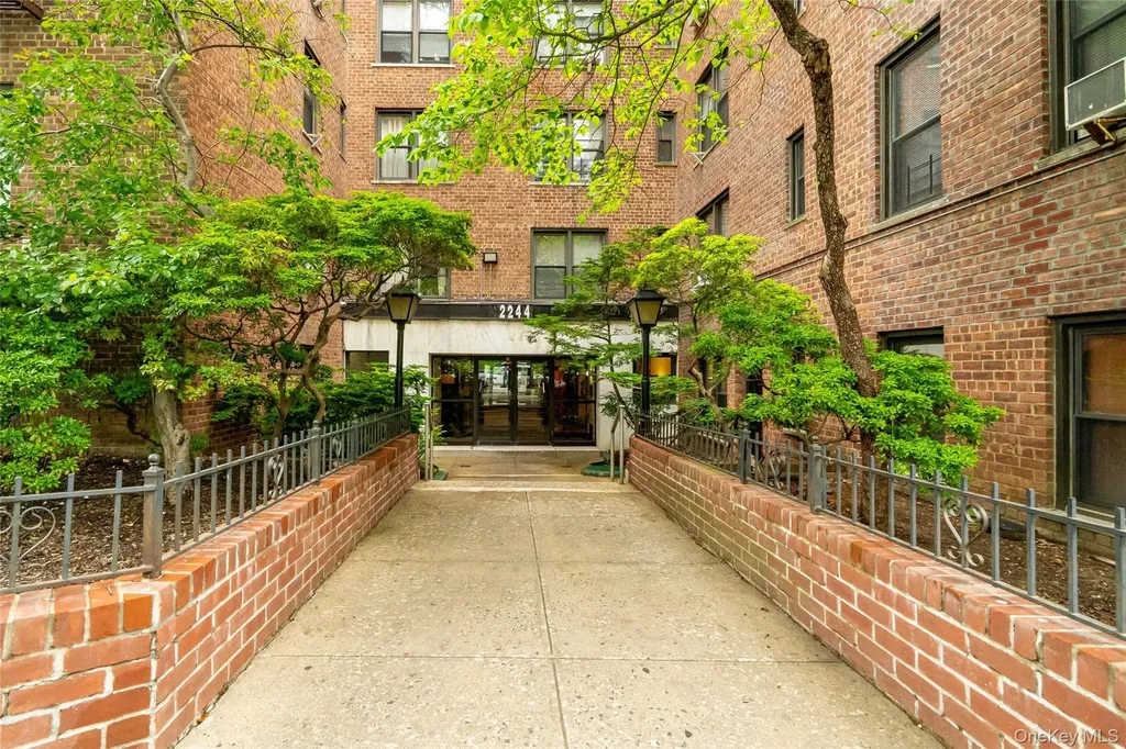 2244 Bronx Park E Bronx NY 10467