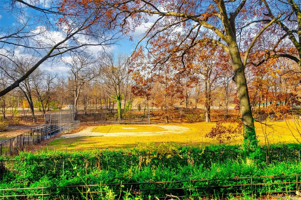 2244 Bronx Park E Bronx NY 10467