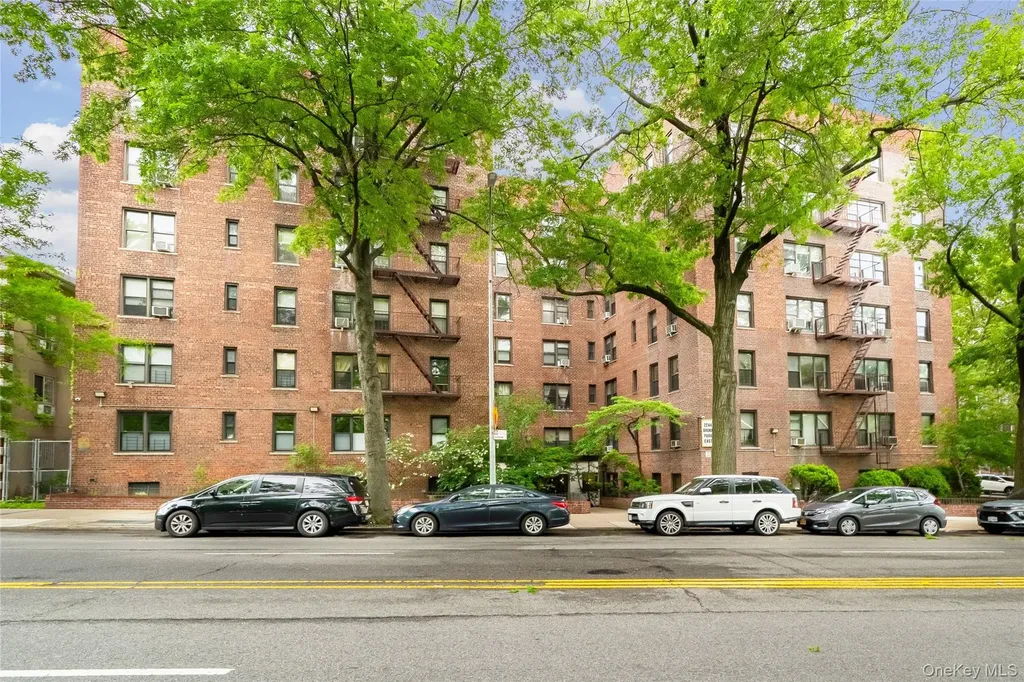 2244 Bronx Park E Bronx NY 10467