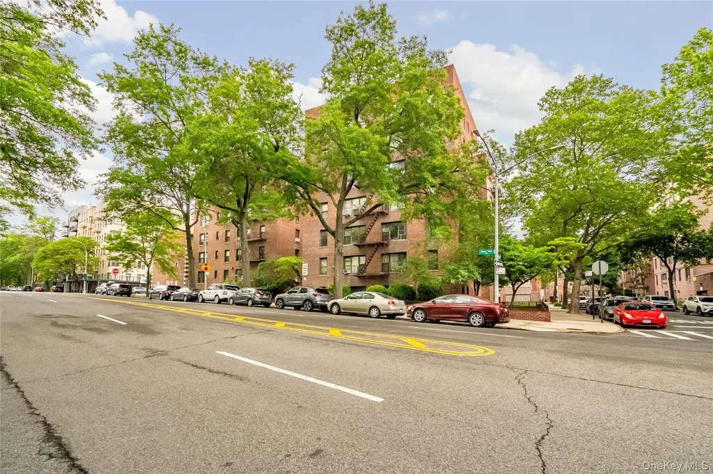 2244 Bronx Park E Bronx NY 10467