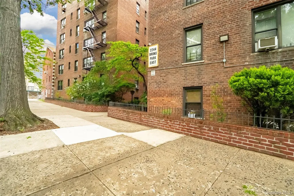 2244 Bronx Park E Bronx NY 10467