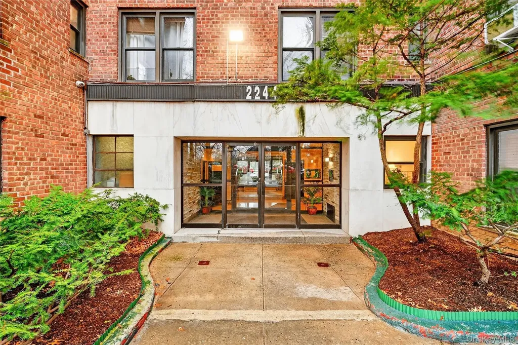 2244 Bronx Park E Bronx NY 10467