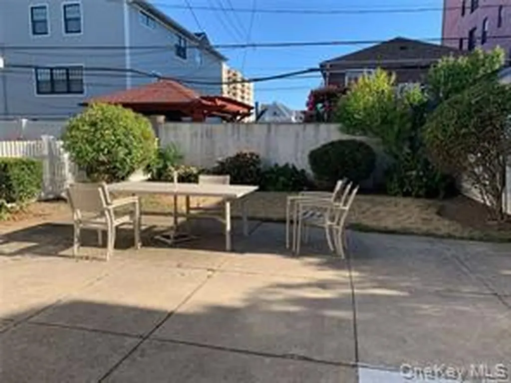 344 E Penn Street Long Beach NY 11561