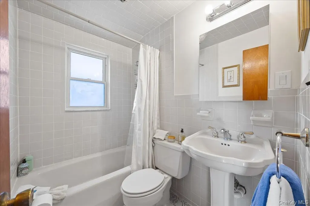 214 Central Boulevard New Hyde Park NY 11040