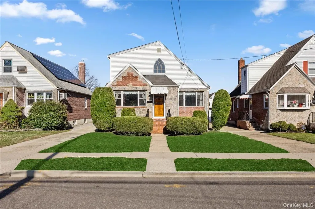 214 Central Boulevard New Hyde Park NY 11040
