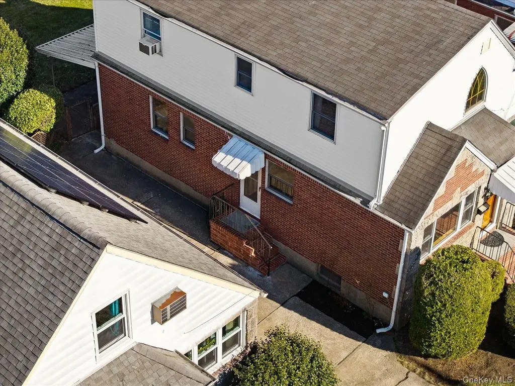 214 Central Boulevard New Hyde Park NY 11040