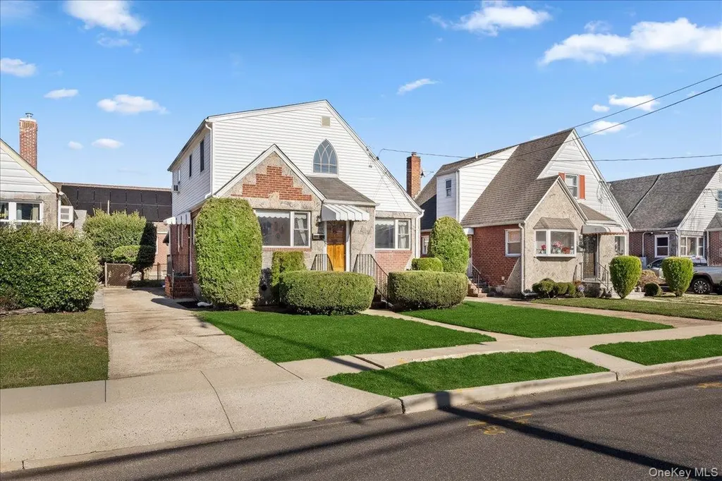 214 Central Boulevard New Hyde Park NY 11040