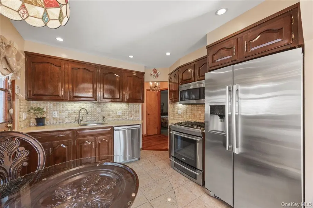 214 Central Boulevard New Hyde Park NY 11040