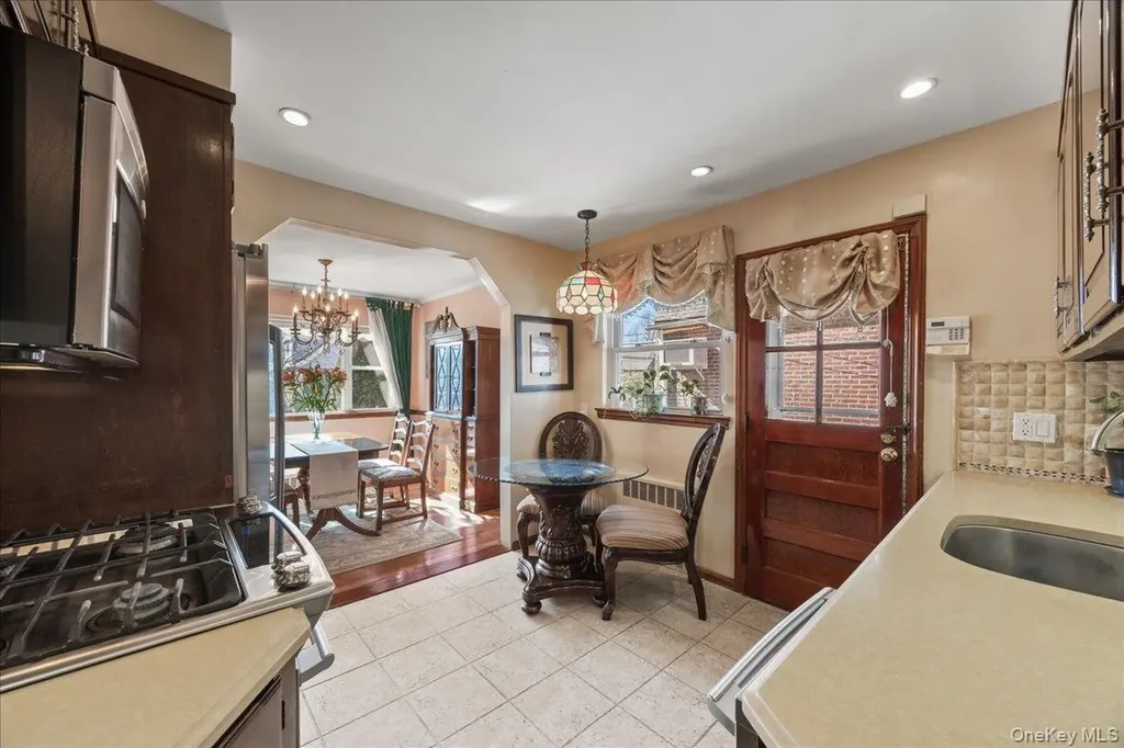 214 Central Boulevard New Hyde Park NY 11040