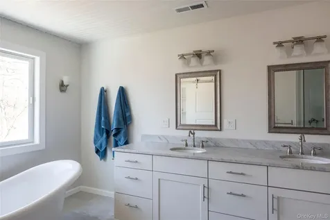 35 Peacock Road Rhinebeck NY 12572