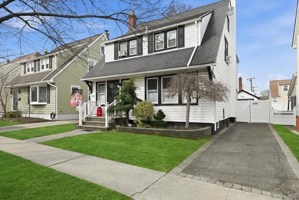 56 Broad Street Williston Park NY 11596