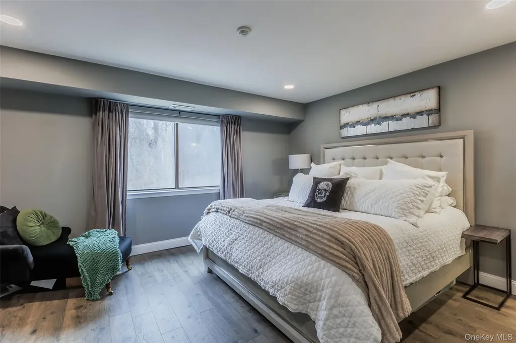 172 Pointe Circle N Coram NY 11727