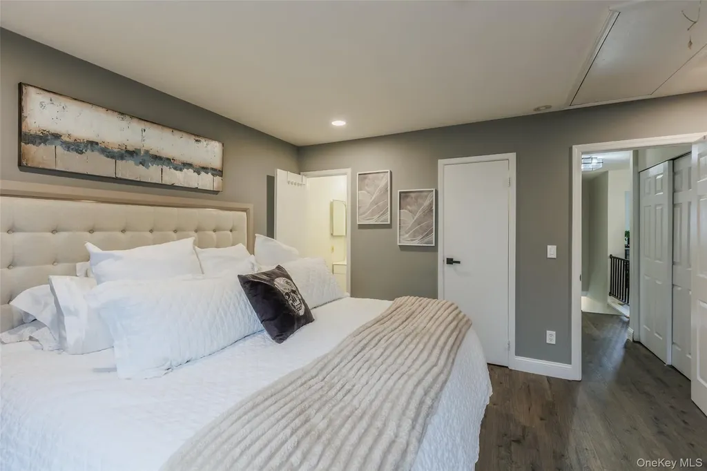 172 Pointe Circle N Coram NY 11727