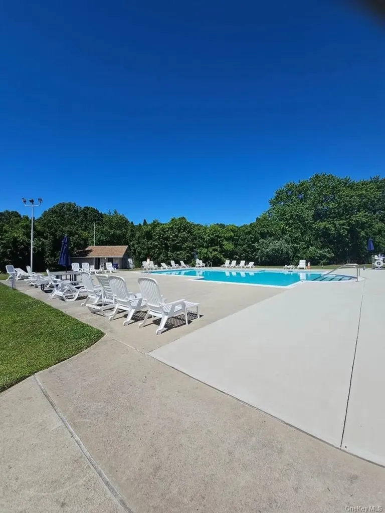 172 Pointe Circle N Coram NY 11727