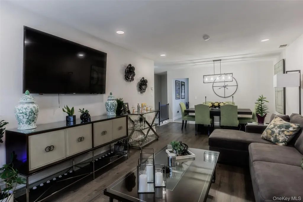 172 Pointe Circle N Coram NY 11727