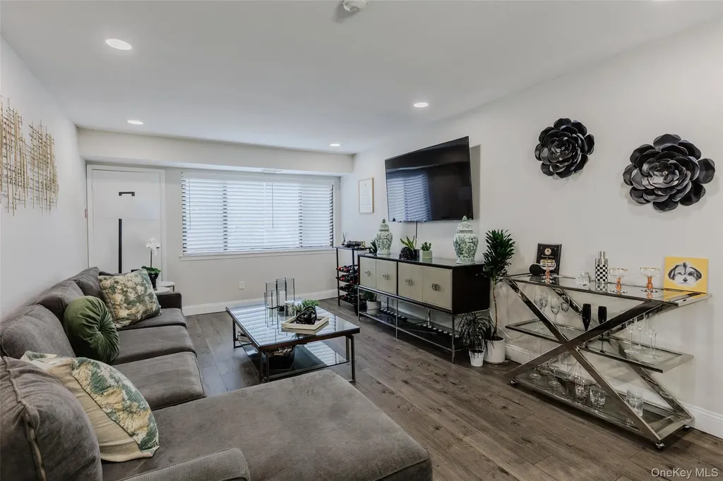 172 Pointe Circle N Coram NY 11727