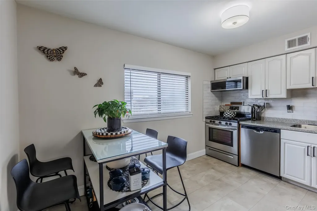 172 Pointe Circle N Coram NY 11727