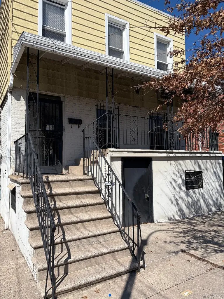 23-84 33rd Astoria NY 11105
