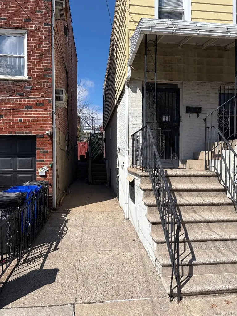 23-84 33rd Astoria NY 11105