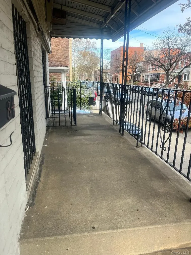 23-84 33rd Astoria NY 11105