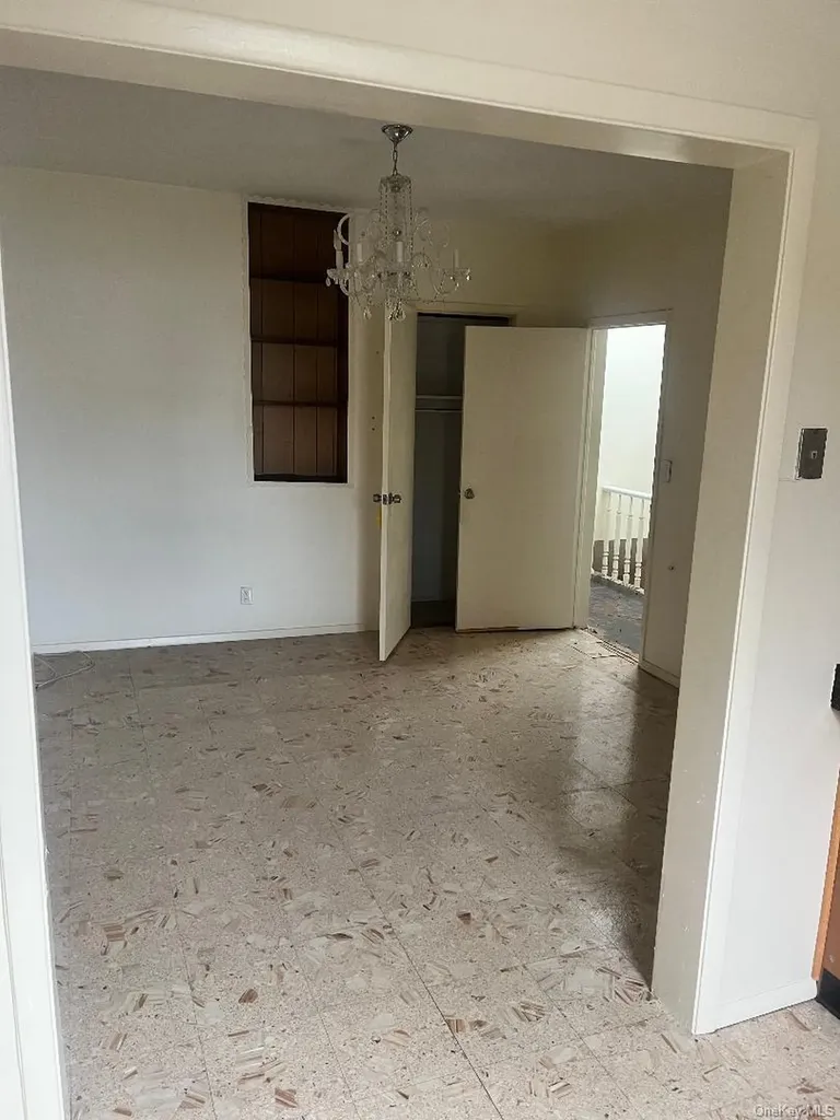 23-84 33rd Astoria NY 11105