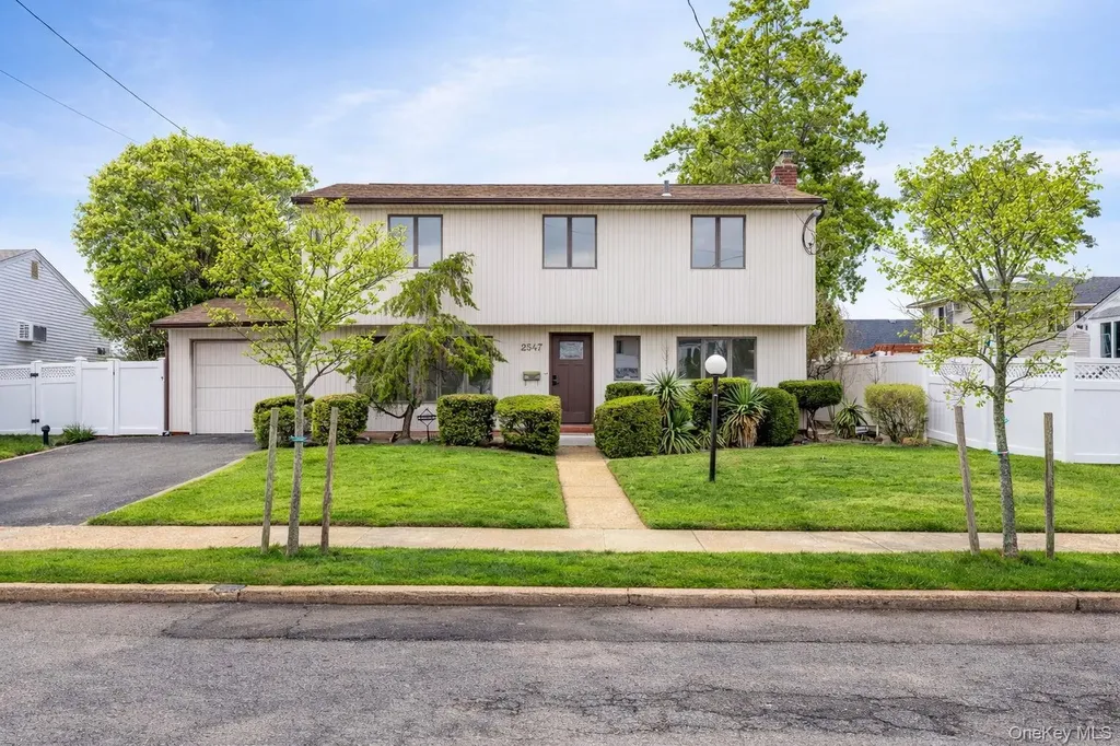 2547 Army Place Bellmore NY 11710