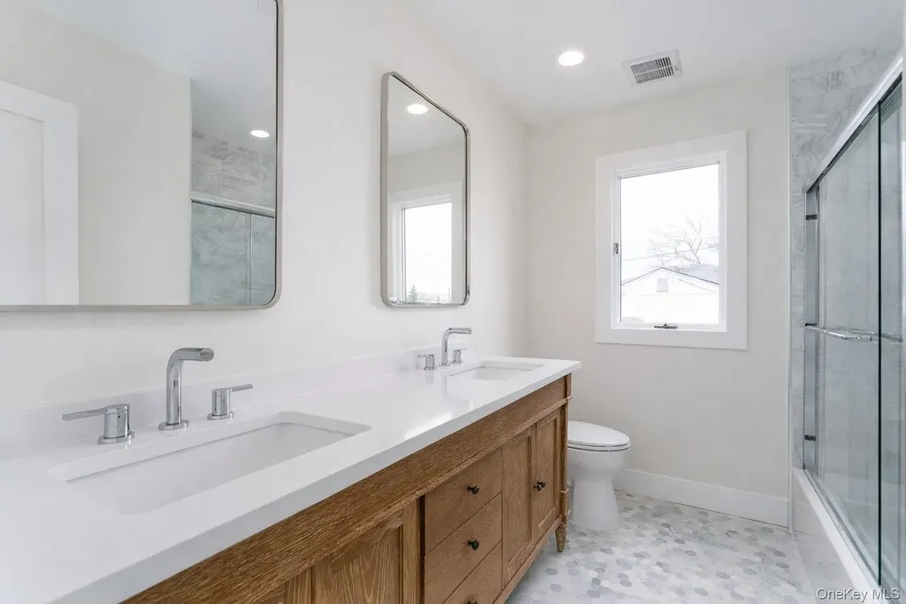 2547 Army Place Bellmore NY 11710