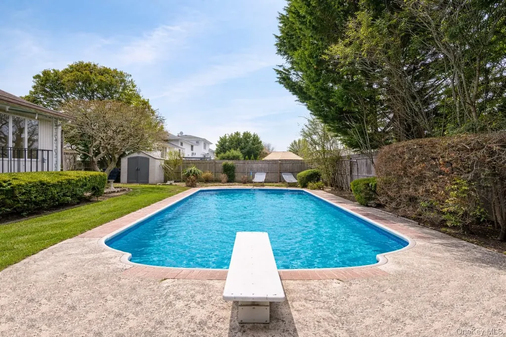 2547 Army Place Bellmore NY 11710