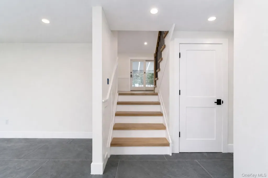 2547 Army Place Bellmore NY 11710
