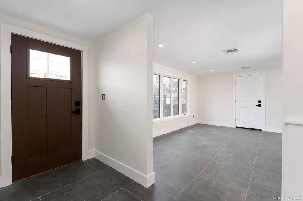 2547 Army Place Bellmore NY 11710
