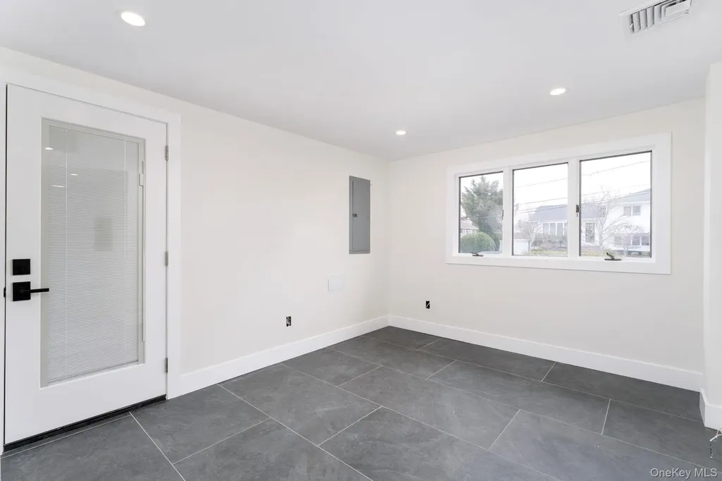 2547 Army Place Bellmore NY 11710